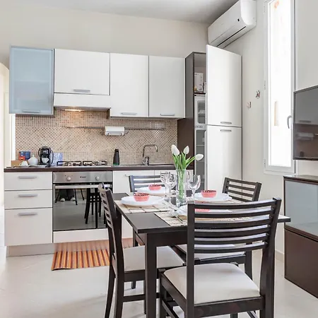 H11 Casa Zefiro - Centro - Parcheggio * San Remo