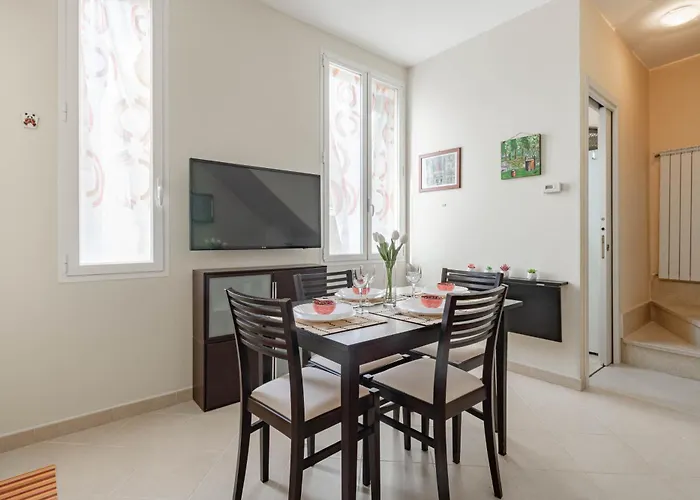 H11 Casa Zefiro - Centro - Parcheggio شقة سانريمو